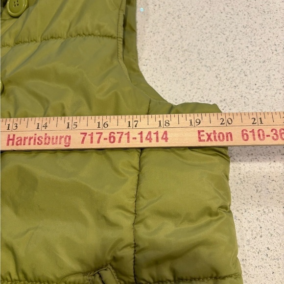 Studio Works Chartreuse Green Puffer Vest Medium Pockets Great laying Jacket EUC - Picture 11 of 11